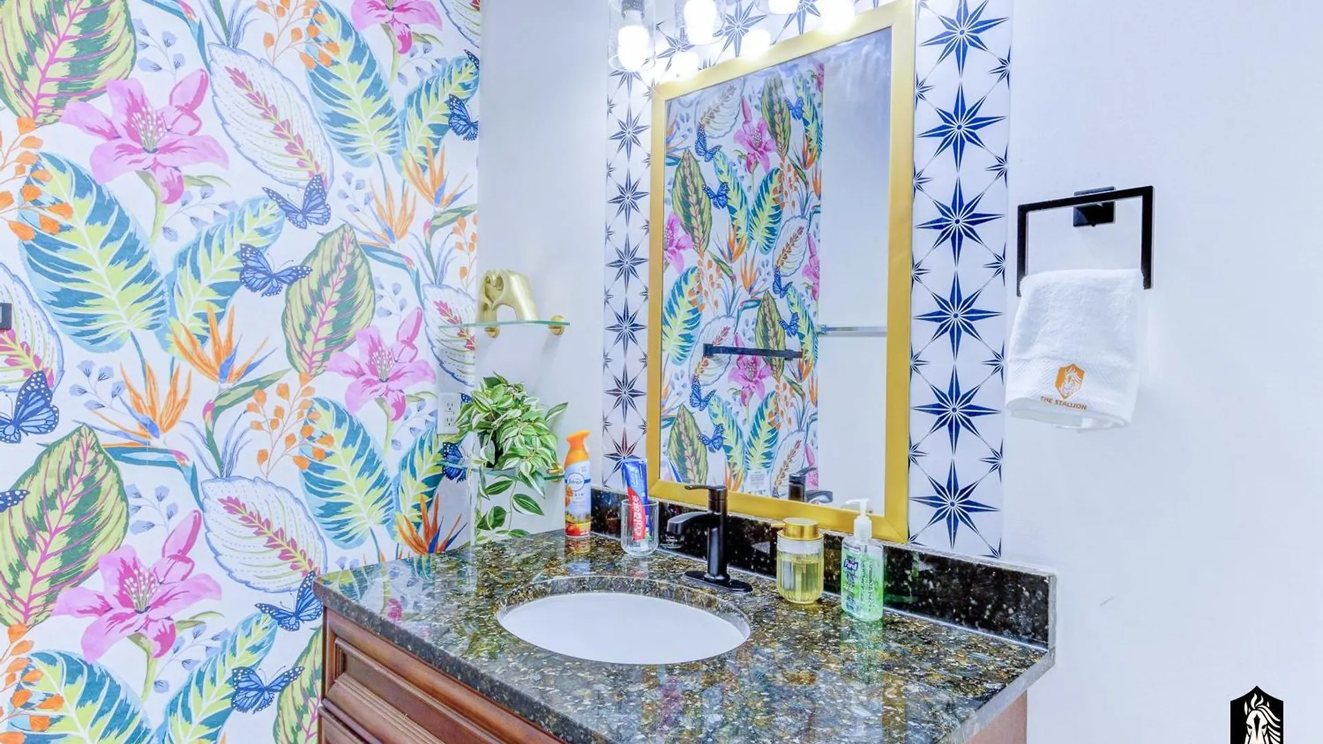 The Stallion #304 - Walk To Museums In Memphis Downtown, Luxe Loft With Free Gated Covered Parking Apartamento